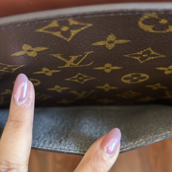 LV bag on chain - Picture 4 of 7